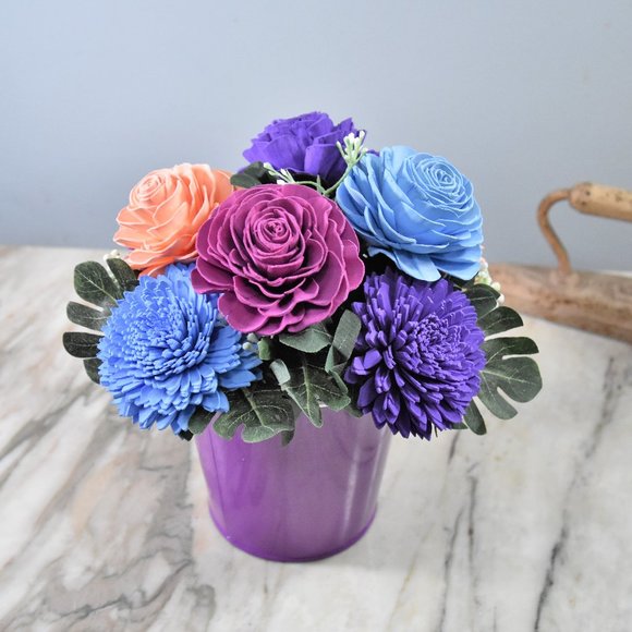 The violet color wheel. Sola wood flowers arranged in striking contrasts - Picture 9 of 9